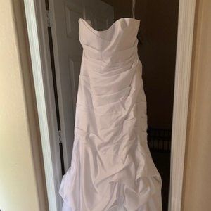 New Alfred Angelo white wedding gown size 18W
